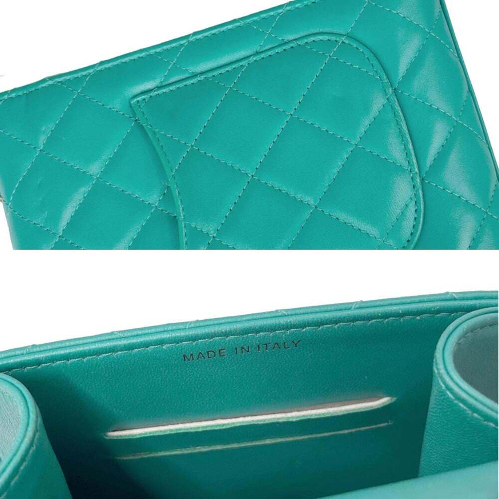 CHANEL Green Leather Shoulder Bag - Picture 9 of 10
